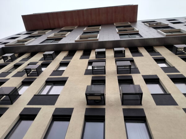 Юрист оценил ситуацию вокруг мошенничества с продажей квартир пожилыми людьми