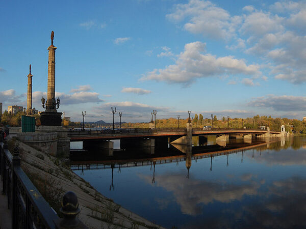 Первый федеральный театр выступил в Донецке: Конфетки вам. Извините, что мало