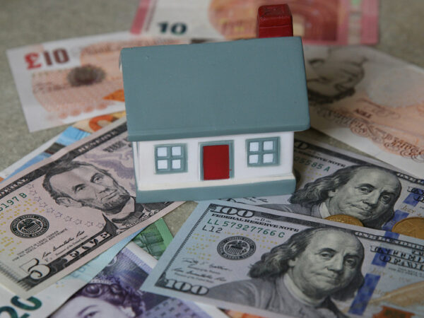 Врачи и социологи раскритиковали идею льготной ипотеки “за обещание родить”