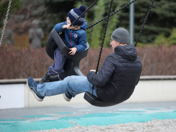 Хождение детей в школу снизило уровень тестостерона у мужчин