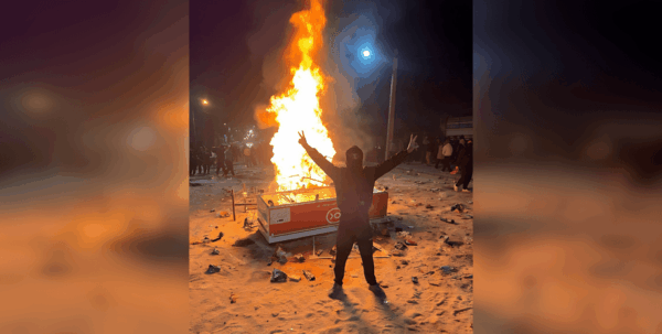 Протесты в Иране: количество жертв растет, митингующие взяли под контроль первый город (видео)»>