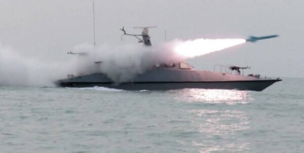 Иран выпустил ракеты по Ормузскому проливу, угрожая военным кораблям США»>