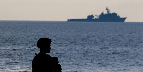 Консервы, радио и виски: как шведы готовятся к вероятной войне с Россией (видео)»>