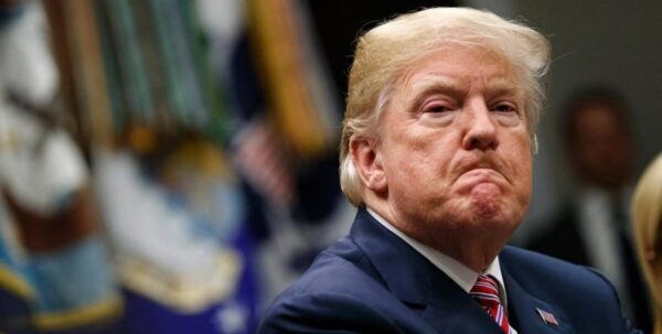 Насторожили синяки на руках: физиотерапевт сделал неутешительный прогноз по здоровью Трампа»>