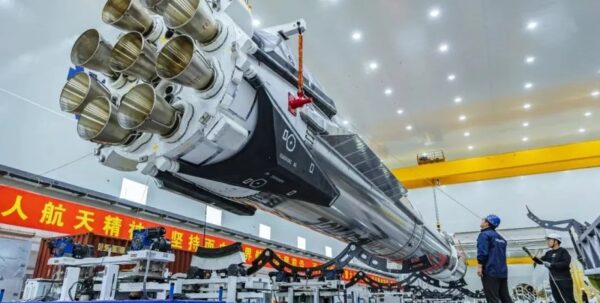 Паниковало целое полушарие: бесконтрольная китайская ракета рухнула в Тихом океане»>