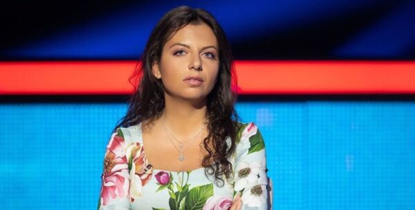 Пропагандистка Маргарита Симоньян, которой диагностировали рак, появилась на публике без парика (фото)»>