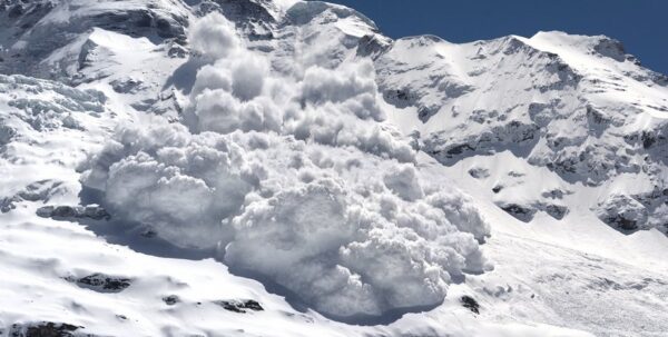 Самый смертоносный горнолыжный сезон: синоптики объяснили, почему в горах так много лавин»>