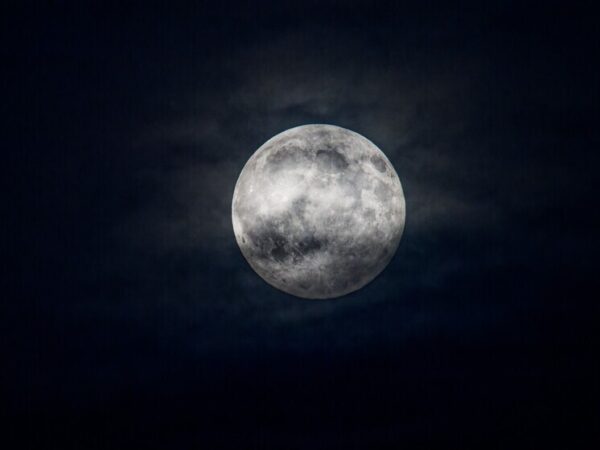 Новая проблема поставила под сомнение путешествие четырех астронавтов к Луне