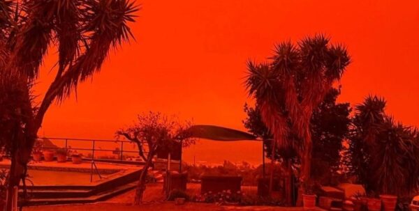 Марсианский пейзаж: красная пыль из Сахары накрыла два острова в Средиземном море (видео)»>