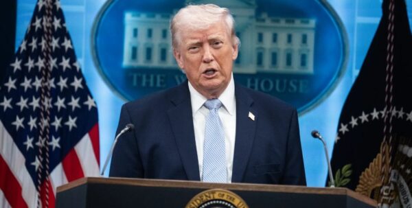 «Психа надо отстранить»: в США заговорили об импичменте Трампу после угроз уничтожить Иран»>