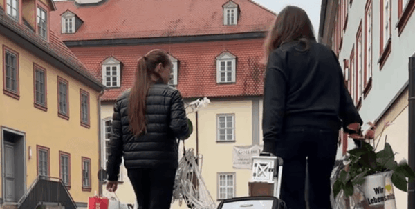 Украинцы массово уезжают из маленькой страны ЕС: посол назвала статистику»>