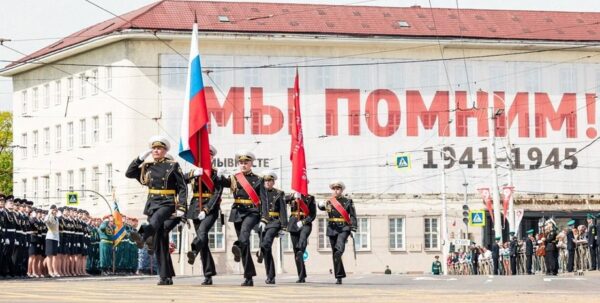 В России массово отменяют парады на 9 мая: теперь и в Калининграде»>