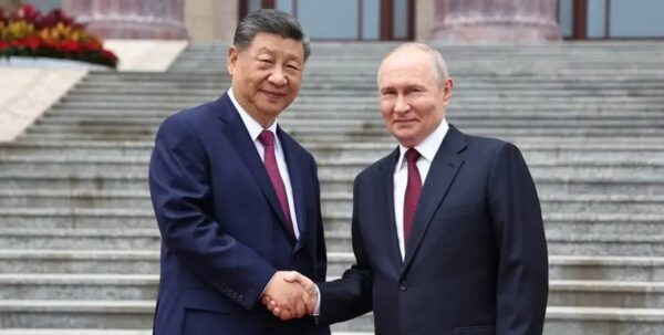 Китайская дипломатия: Си Цзиньпин заставил Путина слушать «Лебединое озеро»»>