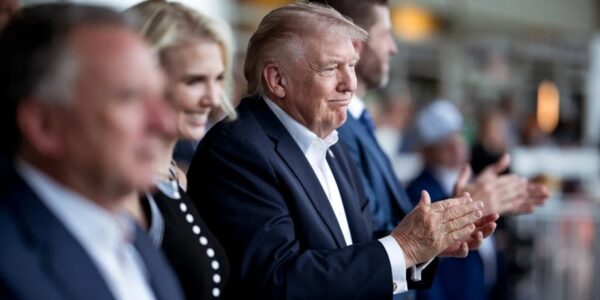 10 штрихов к портрету Дональда Трампа: президенту США исполнилось 80 лет (фото, видео)»>