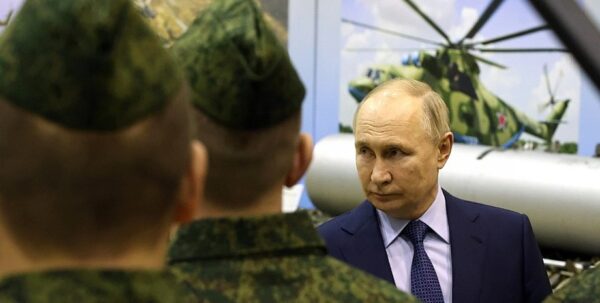 После убийства Хаменеи: Путин заподозрил опасность в собственной системе слежки, — FT»>