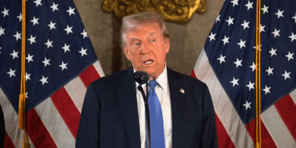 Делал ставки на президента: оператор суфлера Трампа разбогател благодаря его речам»>