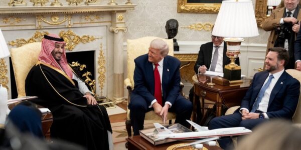 В обход МАГАТЭ и процедур: Саудовская Аравия получит от Трампа разрешение на «собственную ядерку» — CNN»>