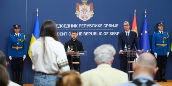 «В Белграде принимают нациста»: сербские фанаты с флагами РФ возмутились из-за визита Зеленского»>