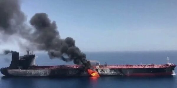 В Черном море подвергся нападению греческий танкер с российской нефтью, — Bloomberg»>