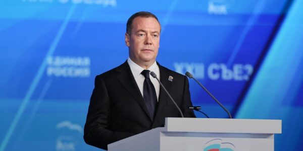 «Они заслуживают прямого удара»: Медведев пригрозил атакой на Берлин в ответ на санкции»>