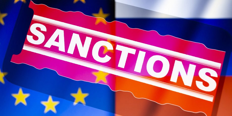 Финансовый локдаун: 21-й пакет санкций ЕС фактически парализовал денежные переводы из РФ — СМИ