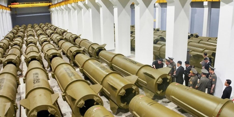 Северная Корея построила новый объект на территории одного из своих заводов, а через несколько месяцев засыпала его землёй