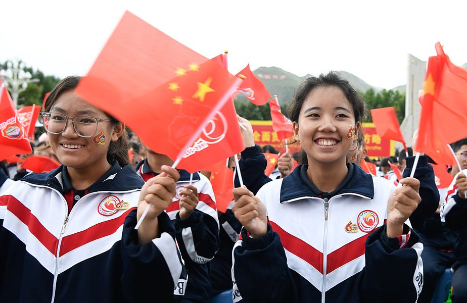 Грандиозный парад на площади дворца Потала в Лхасе по случаю 60-й годовщины основания автономного района Сицзан