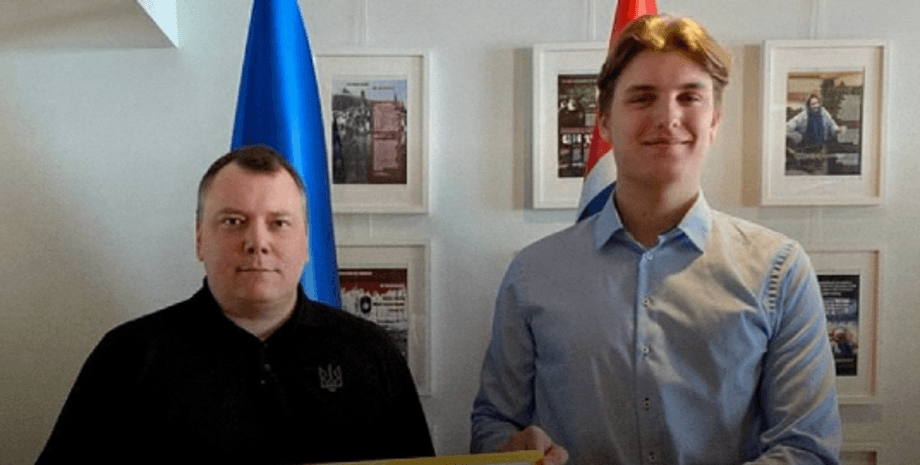 Победитель олимпиады помог Украине