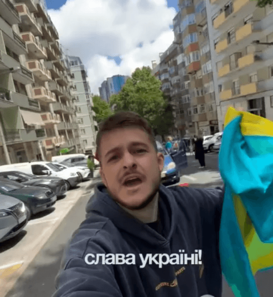 Блогер из Украины достал флаг Украины на параде в Лиссабоне